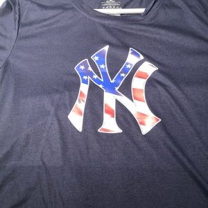 New York Yankee stars and stripes logo T-shirt